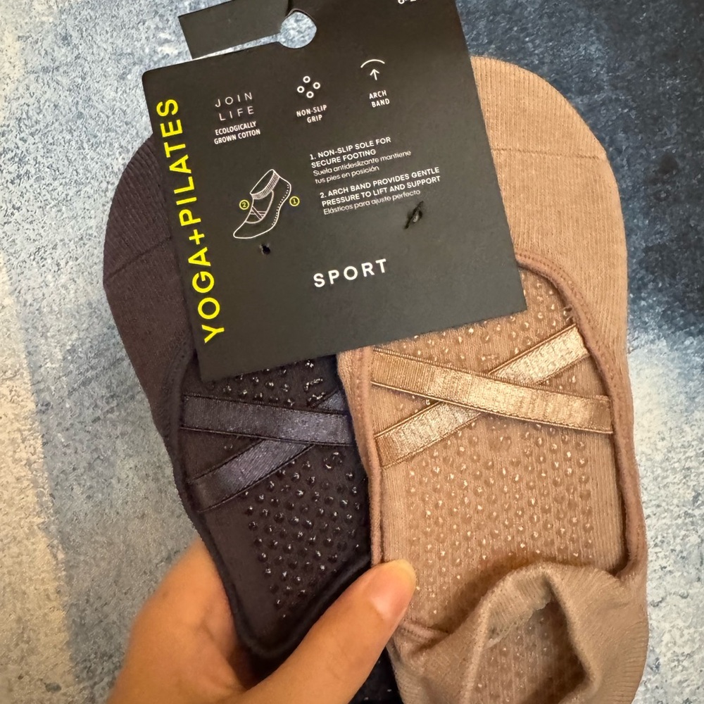 Non-Slip Socks - Black and Tan pairs